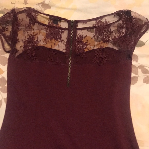 Lace top dress - Picture 2 of 2